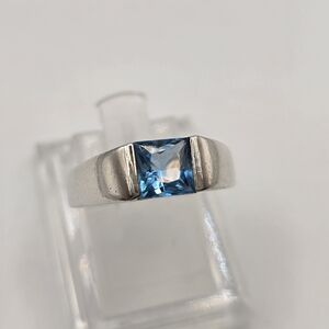 Natural flush Blue Topaz Gemstone Ring 925 W/ Carved Heart BAND S.6
